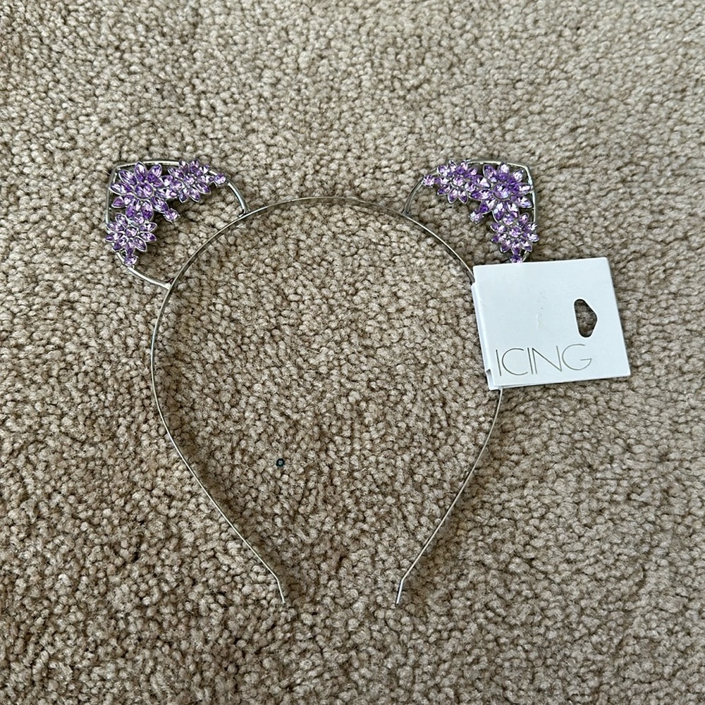 A cute headband in the brand icing